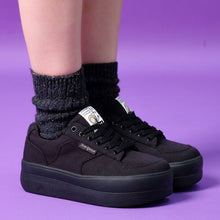 將圖片載入圖庫檢視器 POSE GANCH Mummum C.V 全黑色厚底麵包帆布鞋