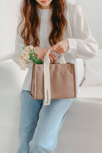 將圖片載入圖庫檢視器 MARHEN.J Rico Mini Comfort 卡其色帆布包