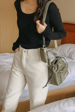 將圖片載入圖庫檢視器 MARHEN.J Bready 鼠尾草綠小水桶包