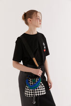 將圖片載入圖庫檢視器 HOLLY LOVES LOVE 格紋抽繩兩用水桶包