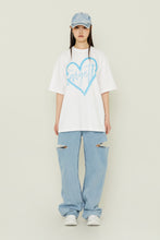 將圖片載入圖庫檢視器 TARGETTO Heart Logo Spray 噴漆愛心白色T恤
