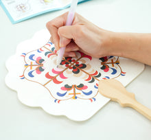 將圖片載入圖庫檢視器 [ARTSOOMBI] MUSEUM IN HAND Korean Heritage "Buchae" Gold-Foiled Hand Fan Craft Kit
