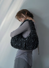 將圖片載入圖庫檢視器 KWANI Airy Tote Small 抓皺雲朵銀色肩背包
