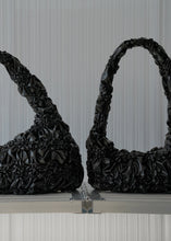 將圖片載入圖庫檢視器 KWANI Airy Tote Small 抓皺雲朵銀色肩背包

