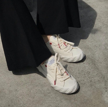 將圖片載入圖庫檢視器 AGE 全白紅點低筒帆布輪胎鞋 230~250
