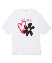 將圖片載入圖庫檢視器 FALLETT Love Spray 愛心噴漆白色短袖T恤 (STAYC YOON同款)

