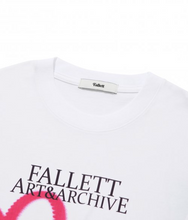 將圖片載入圖庫檢視器 FALLETT Love Spray 愛心噴漆白色短袖T恤 (STAYC YOON同款)
