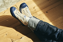 將圖片載入圖庫檢視器 BAKE-SOLE Yeast 米色x深藍底帆布鞋

